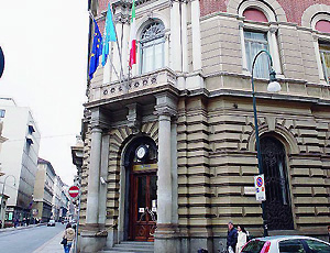 Equitalia, polvere in una busta