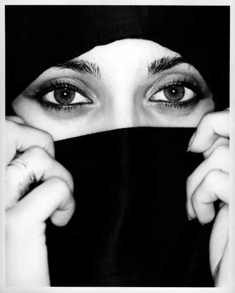 Francia: la donna che voleva governare col niqab
