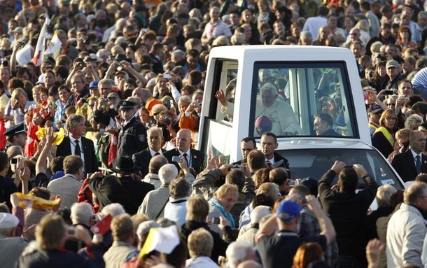 Papa ad Erfurt: Nazismo e Comunismo come piogge acide per la fede
