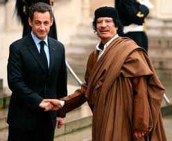 Maxi scandalo all'Eliseo. Gheddafi in fuga su una Jeep invisibile comprata da Sarkozy