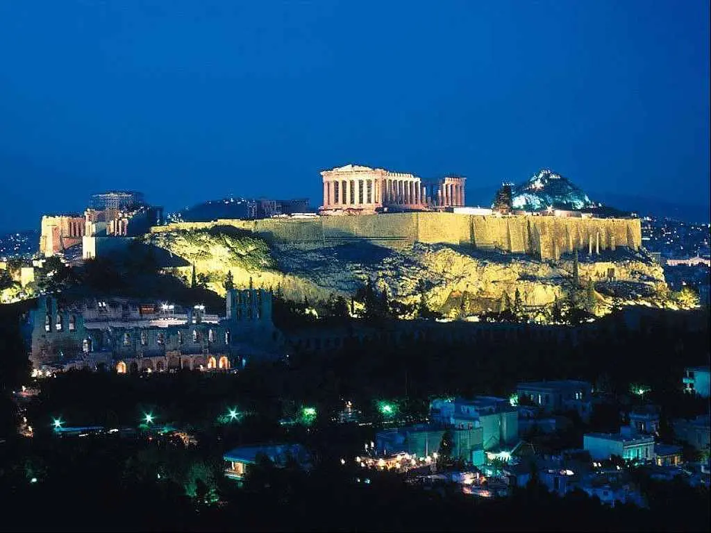 Grecia, ancora tagli al settore pubblico