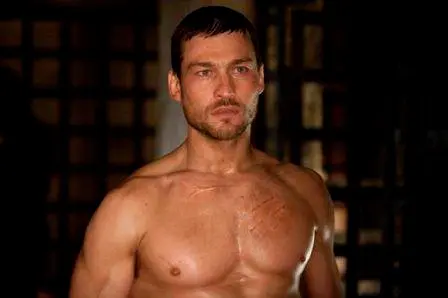 Spartacus battuto da un linfoma. Muore a 39 anni Andy Whitfield