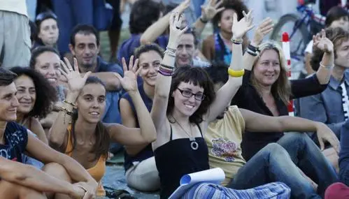 Indignati e Popolo viola insieme per fare piazza pulita. Ma con Grillo la protesta si divide
