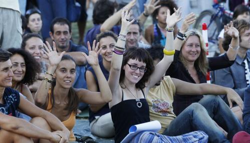 Indignati e Popolo viola insieme per fare piazza pulita. Ma con Grillo la protesta si divide