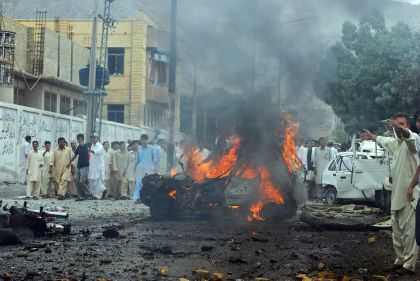 Pakistan, doppio attentato contro forze paramilitari, 25 morti