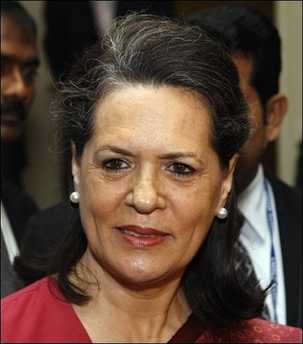 India, Sonia Gandhi rientra dopo l'intervento