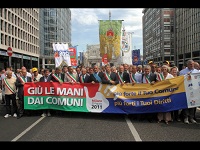 Milano, quasi 1500 sindaci alla manifestazione contro la Manovra