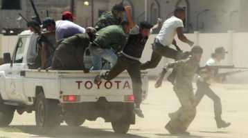 Notte di scontri a Tripoli, la battaglia dei ribelli continua