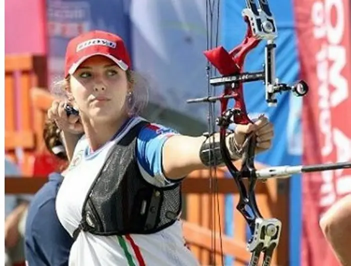 Felicitazioni del sindaco Mazzola e dell'assessore Celli all'arciera Anastasio