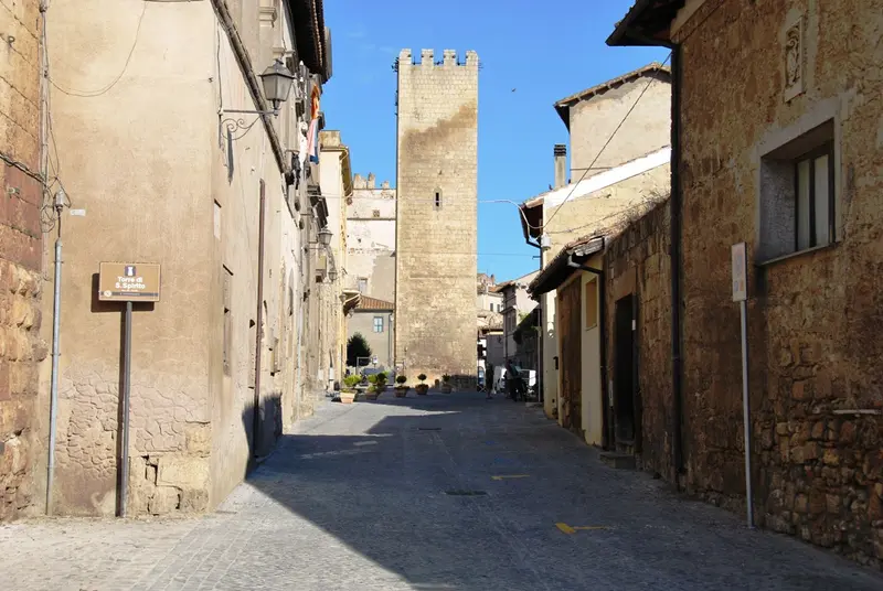 A Tarquinia "Io pittore per caso".19 agosto, ore 21, via delle Torri e piazza delle Erbe