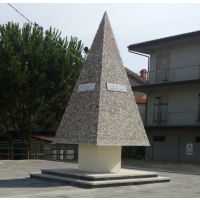 Agostino Vallone su monumento piramide di san Costantino Di Briatico (VV)