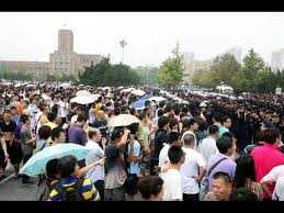 Svolta epocale in Cina: il Governo cede alle richieste della "piazza"