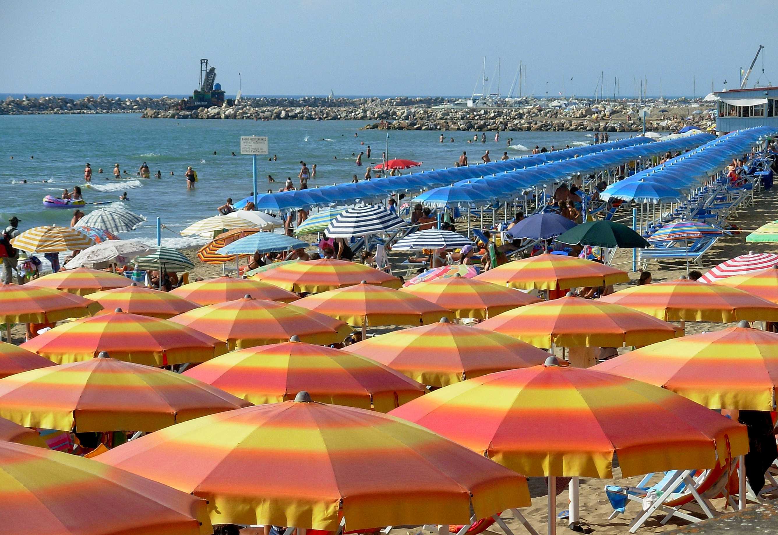 12 milioni di italiani in vacanza, ma questo è l'ultimo weekend di furore