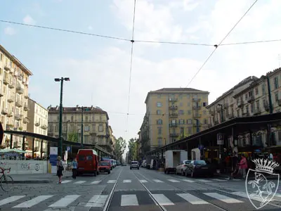 Si scontrano due auto in via Madama Cristina, 6 feriti