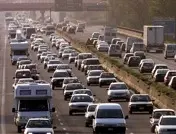 Al via l' esodo d'agosto: bollino da 'nero' a 'rosso'. Meteo: sole al centro-sud