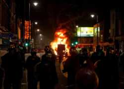 "Guerriglia" Londra, violenze nel quartiere Tottenham
