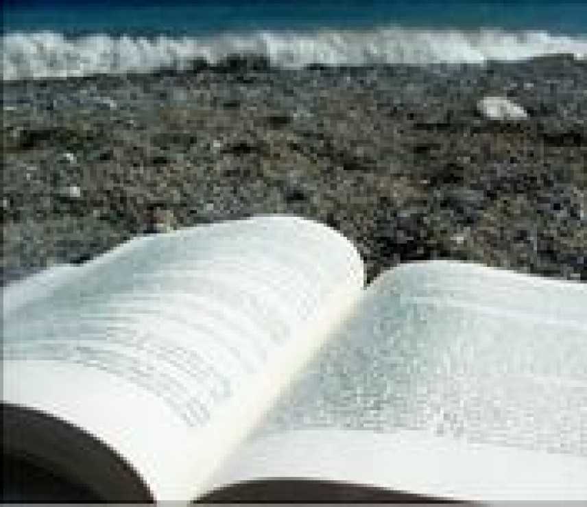 Libri e vacanze: un italiano su due legge in spiaggia