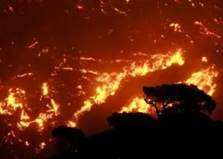 Ancora incendi in Grecia, continua a bruciare Corfù