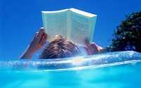 In vacanza, il 55 per cento degli italiani legge un libro
