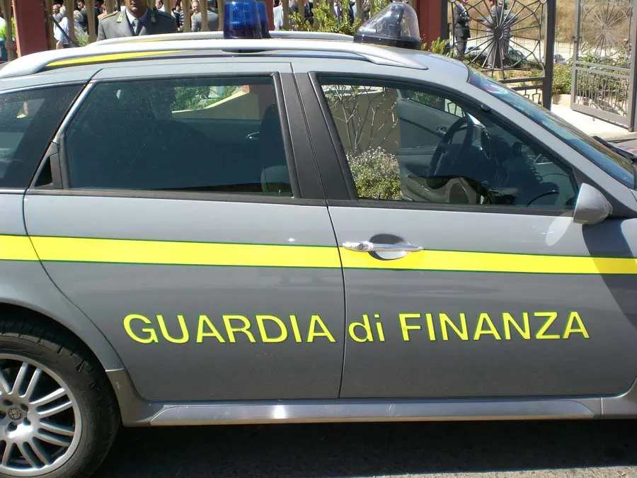 Brindisi: maxi-sequestro sigarette di contrabbando