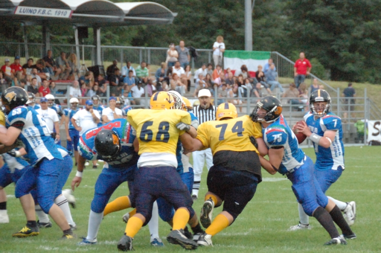 FOUR HELMETS - Gli azzurri del futuro battono i Lakers