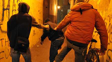 Giovane marocchino aggredito in un locale di Rimini