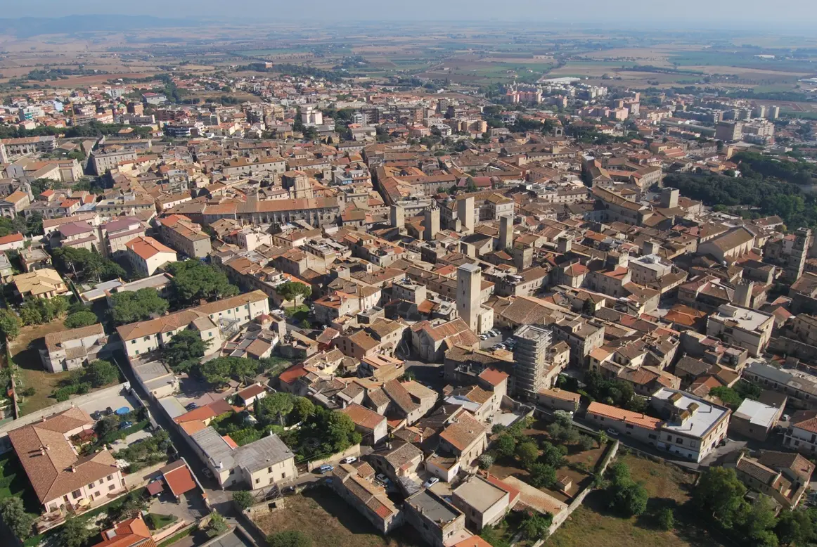 Bando comunale per borse di studio ai neodiplomati tarquiniesi con 100.