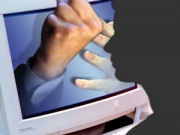 Cyberstalking: è reato ingiuriare e minacciare tramite social network come facebook