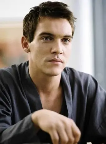 Jonathan Rhys Meyers tenta il suicidio