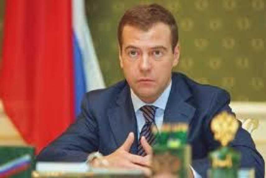 Panico al Cremlino: su Twitter spunta un falso Medvedev