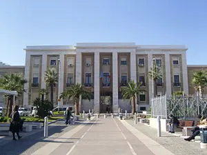Ausiliario del Policlinico di Bari tenta violenza sessuale su una paziente