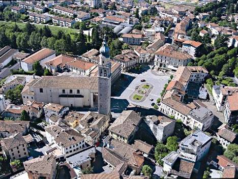 Danneggiano la scuola, la scusa: "cercavamo soldi"