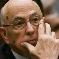 Napolitano sulla Libia: "Restiamo"