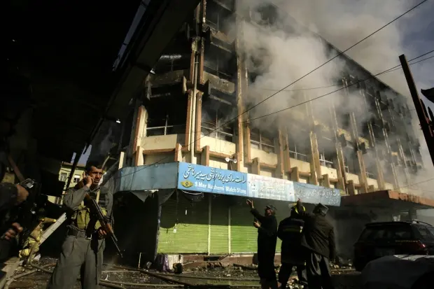 Afghanistan: kamikaze contro commissariato, 9 vittime