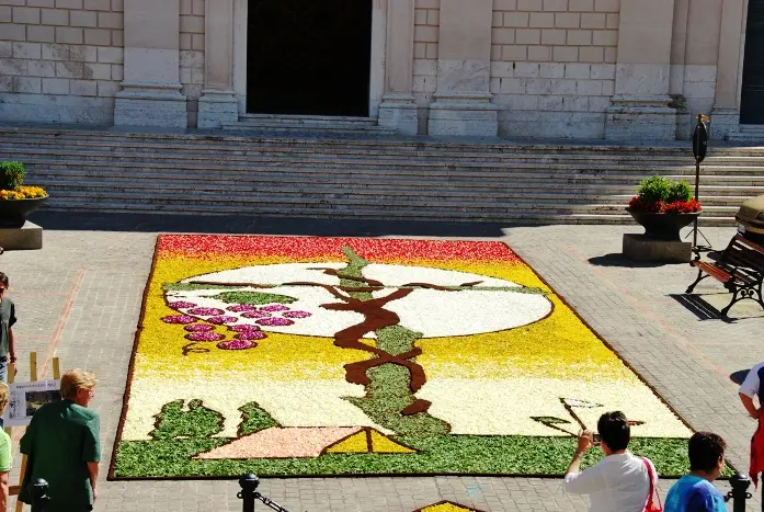 Presentazione dell'Infiorata di Tarquinia. 20 giugno, ore 16, palazzo comunale.