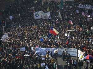 Protesta degli studenti in Cile: 70.000 in piazza per manifestare