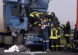 Incidente mortale sull'A3, perdono la vita quattro persone