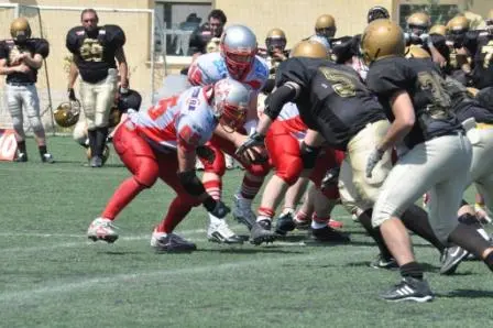 I Crusaders Cagliari raggiungono la finale di conference nel football americano a nove giocatori