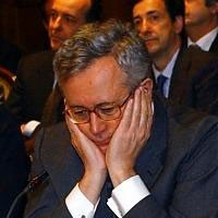 Tremonti la spunta: niente riduzione delle tasse.