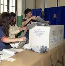 Ballottaggi al via: affluenze in calo, ma non a Milano