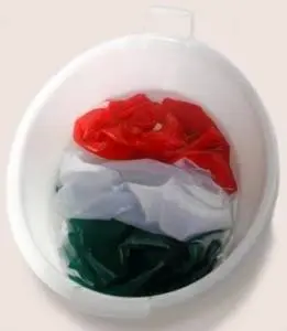 Una collettiva a Pechino lava i "panni sporchi" dell'Italia