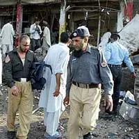 Pakistan: attentato contro commissariato, nove morti