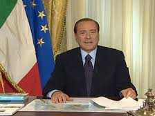 Berlusconi contro Pisapia: querele e videomessaggi per il Comune di Milano