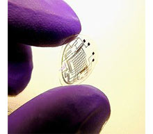 Una lente a contatto bionica ridona la vista ai non vedenti