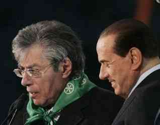 Berlusconi su Bossi: "La maggioranza è solida, non ci sono alternative di governo"