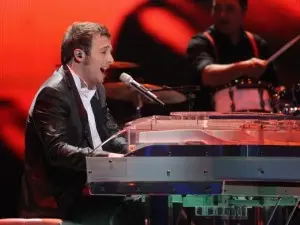 MUSICA: Raphael Gualazzi porta l'Italia sul podio dell' Eurofestival