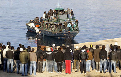 Apocalisse Lampedusa sbarchi a catena, non rispetta i patti