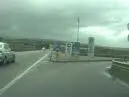 Residenti di San Pietro Lametino bloccano la strada per evitare l'arrivo dei rom