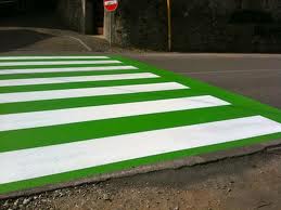 Ministero delle infrastrutture e dei trasposti: al bando le strisce pedonali colorate