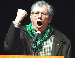 Libia, il pacifismo di Bossi è una manovra populista